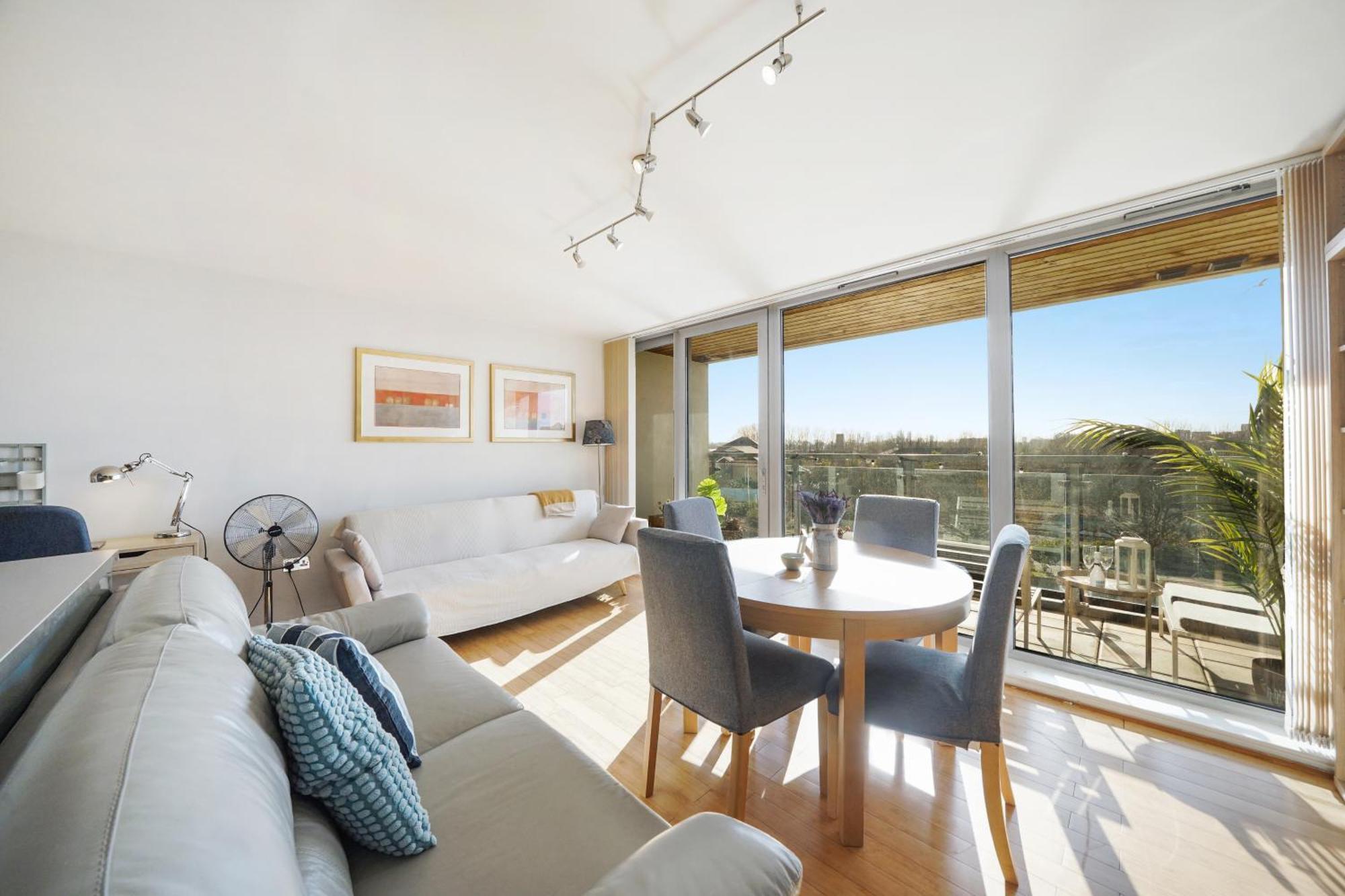 City Riverside - 2 Bedroom & Free Parking Barking  Exterior photo