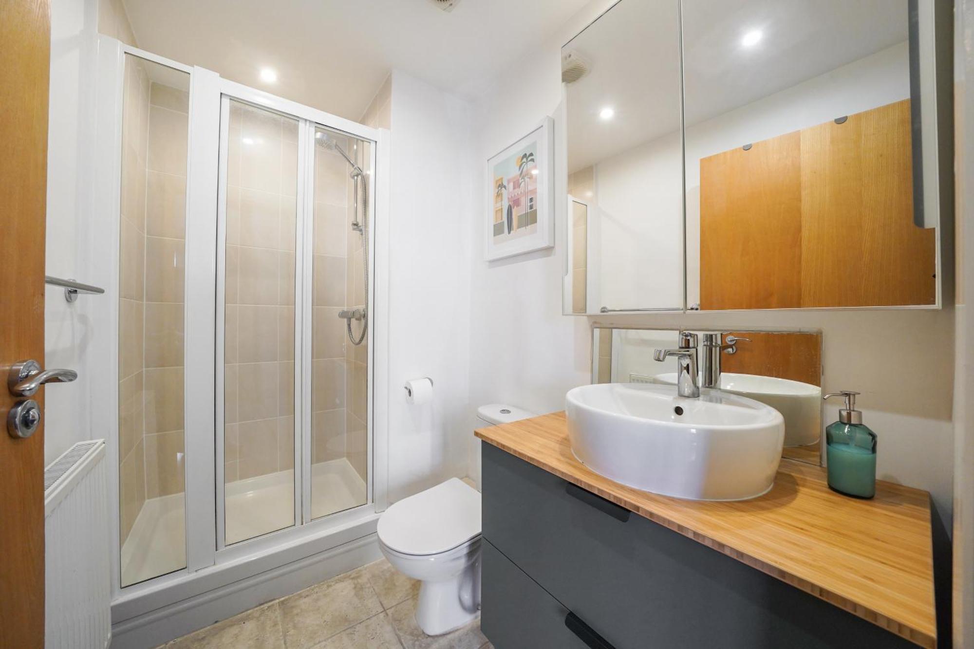 City Riverside - 2 Bedroom & Free Parking Barking  Exterior photo