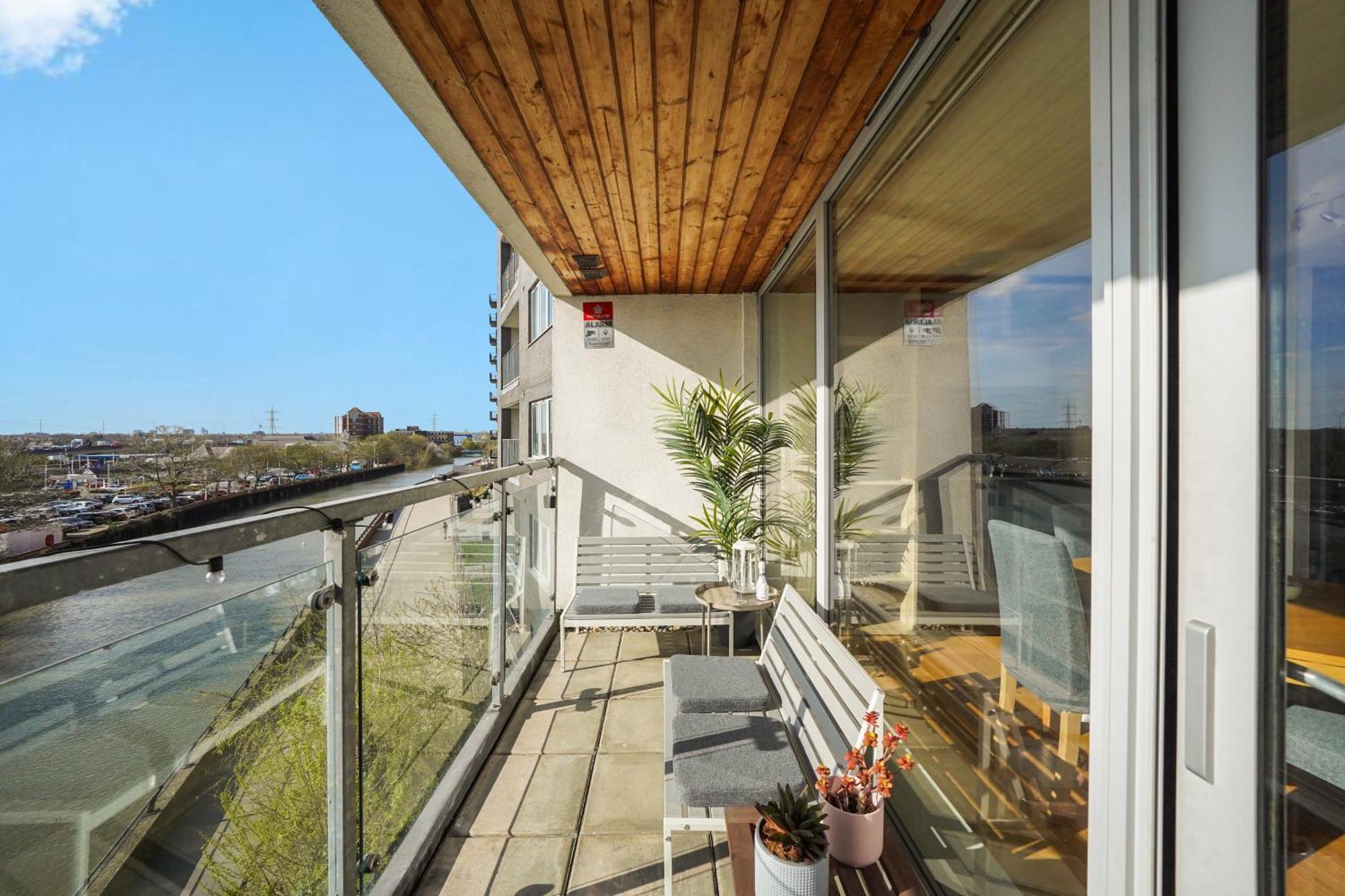 City Riverside - 2 Bedroom & Free Parking Barking  Exterior photo