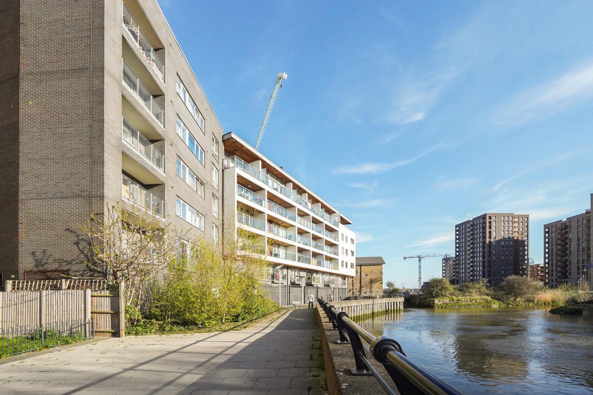City Riverside - 2 Bedroom & Free Parking Barking  Exterior photo